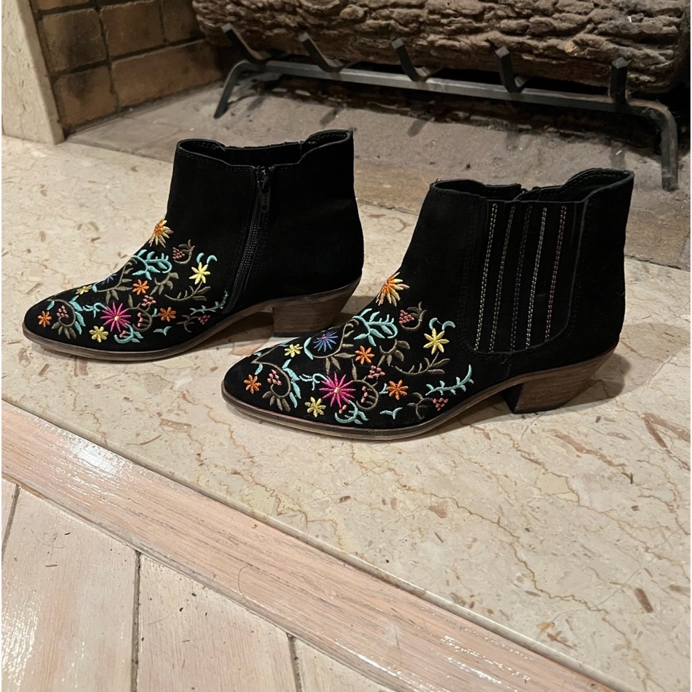NWT Diba Petal Floral Embroidered Suede Booties - 6 - Picture 4 of 11